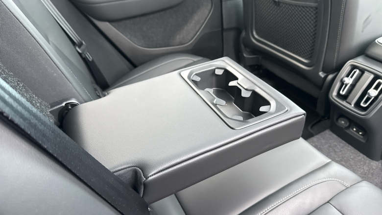 Volvo XC40 2.0 B3P Ultra Dark 5dr Auto Petrol Estate